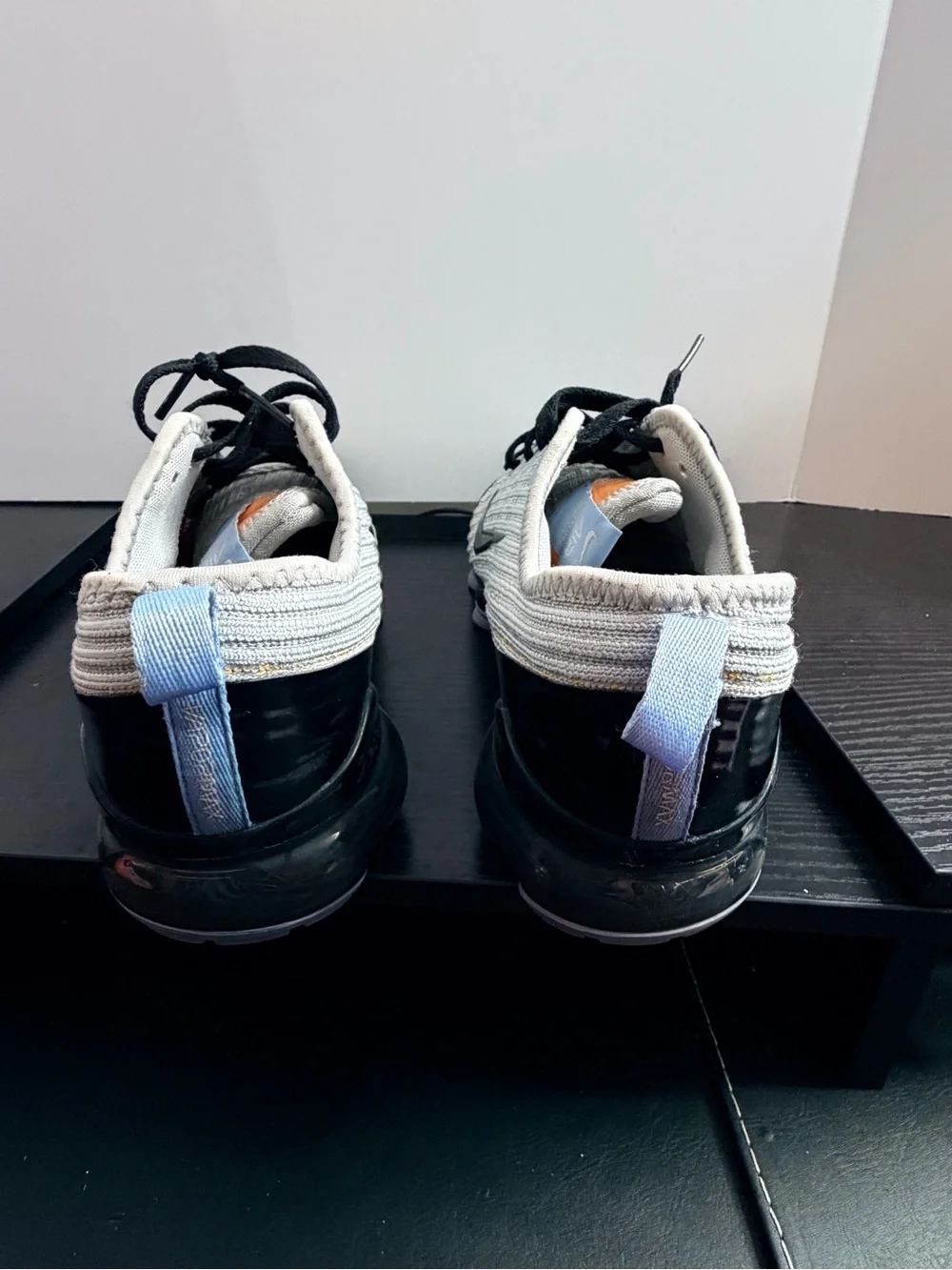 Nike Men’s White Knit Sneakers with Black Accents and Teal Dots